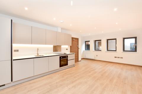 2 bedroom ground floor flat to rent, Croydon Road Caterham CR3