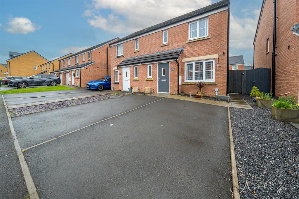 Heol Y Pibydd, Gorseinon, Swansea 3 bed semidetached house for sale