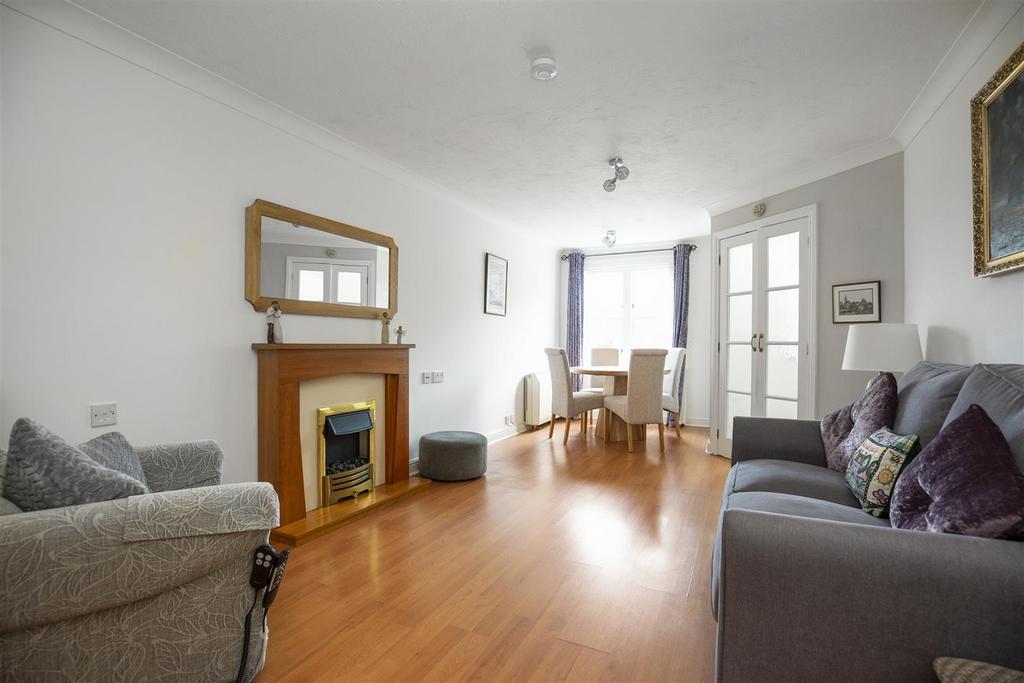 27 Jubilee Court St Margaret Street 4.jpg