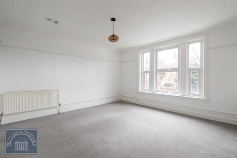 1 bedroom in a house share to rent, High Street, Wanstead