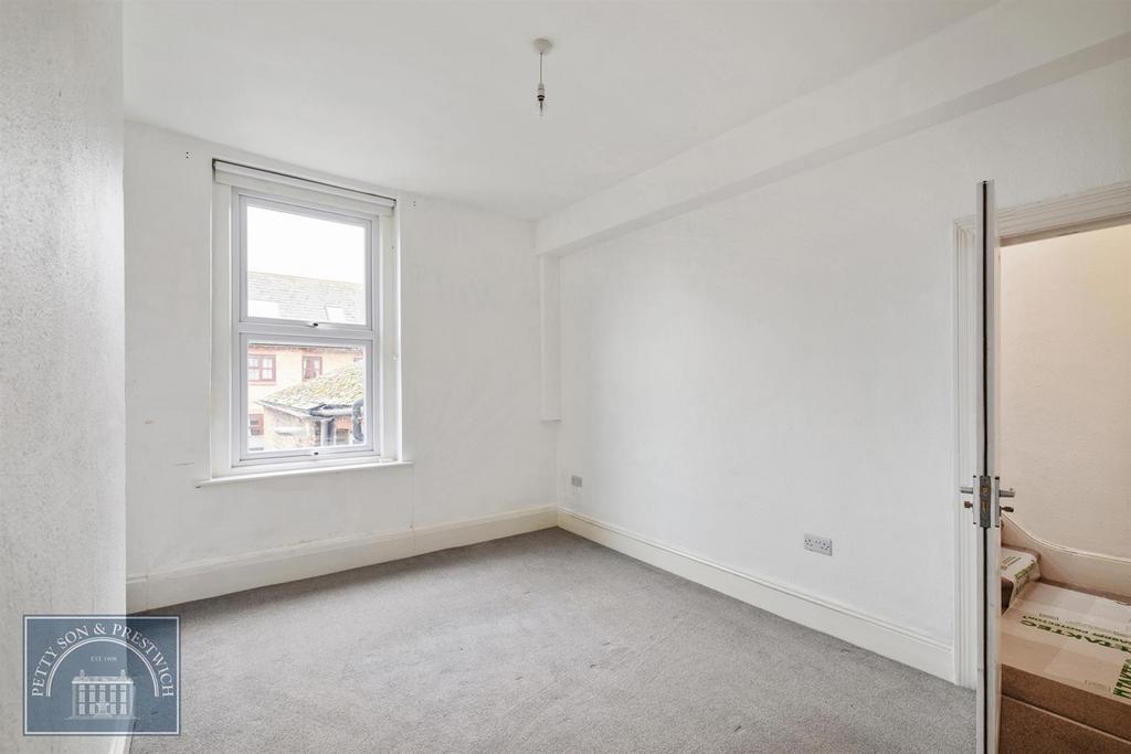 High Street, Wanstead 1 bed in a house share - £800 pcm (£185 pw)