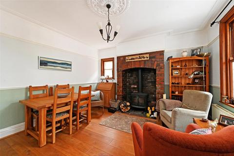 106 Hemper Lane, Sheffield, S8 7FE