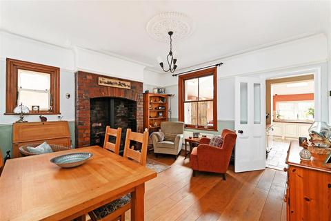 106 Hemper Lane, Sheffield, S8 7FE