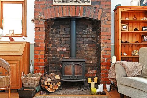 106 Hemper Lane, Sheffield, S8 7FE