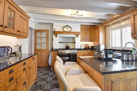 Wayside Bungalow Wayside, St Michaels, Tenterden, TN30 6DB