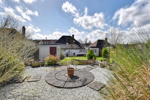Wayside Bungalow Wayside, St Michaels, Tenterden, TN30 6DB