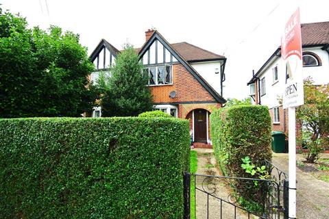 3 bedroom semi-detached house to rent, Meadway, Ashford TW15