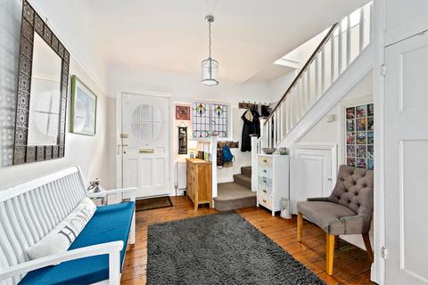 257 Staines Road, Twickenham, TW2 5AY