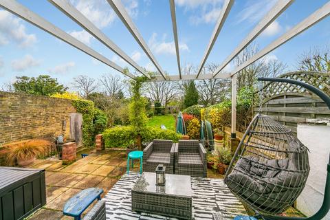257 Staines Road, Twickenham, TW2 5AY