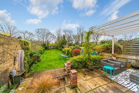 257 Staines Road, Twickenham, TW2 5AY
