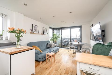 3 bedroom flat for sale, Lawrie Reilly Place, Edinburgh EH7