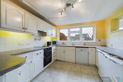 3 bedroom semi-detached house for sale, Bramble Road, Canvey Island, SS8