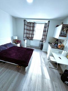 Studio to rent, Netley Road, Ilford IG2