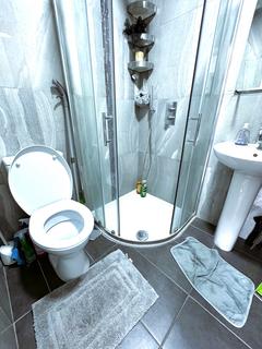 Studio to rent, Netley Road, Ilford IG2