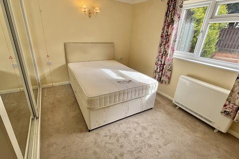 2 bedroom ground floor flat for sale, Whetstone, Leicester LE8