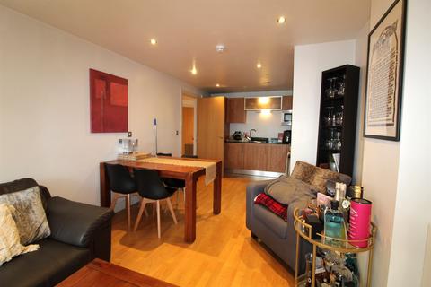 2 bedroom apartment to rent, Mackenzie House, Leeds, LS10
