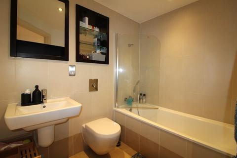 2 bedroom apartment to rent, Mackenzie House, Leeds, LS10