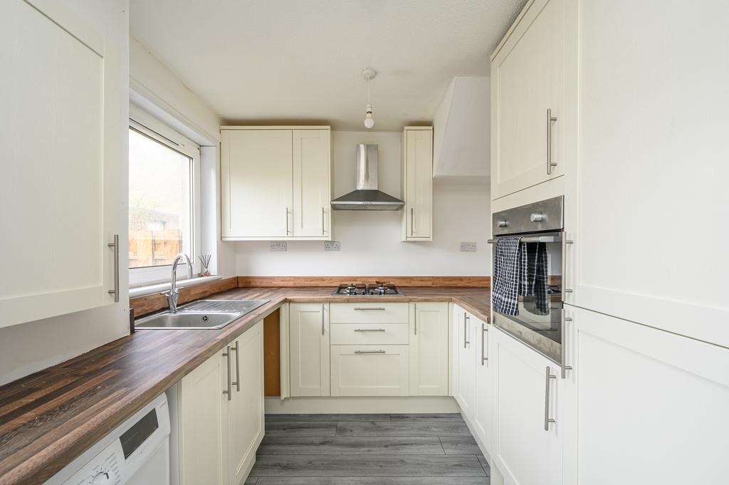 Stuart Wynd, Edinburgh EH12 2 bed terraced house for sale £200,000
