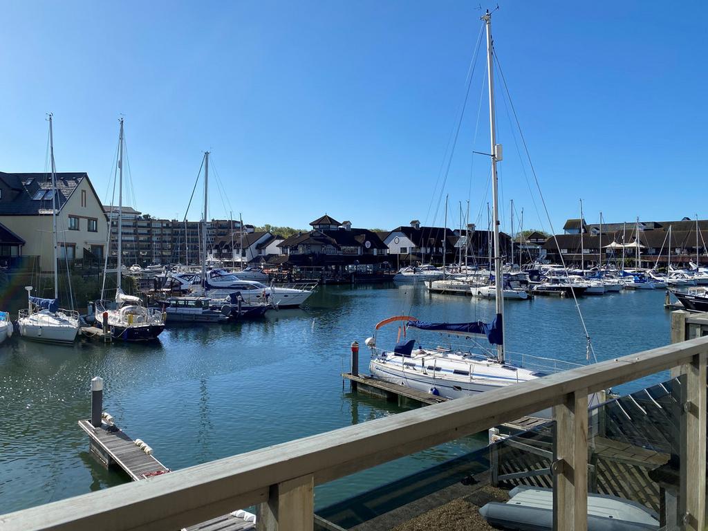 Bryher Island, Portsmouth, PO6 3 bed townhouse for sale £625,000