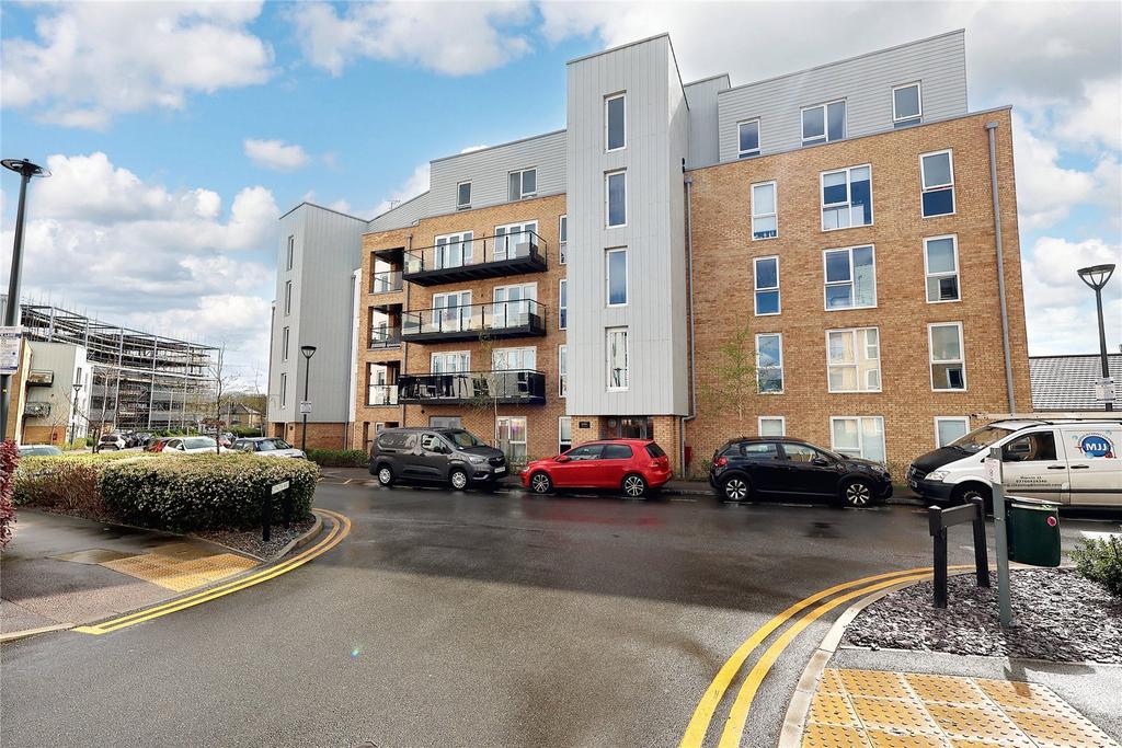 Hawker Drive, Addlestone, Surrey, KT15 1 bed apartment for sale £250,000
