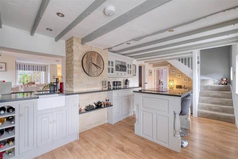 2 Chestnut Road, Astwood Bank, Redditch, B96 6AF