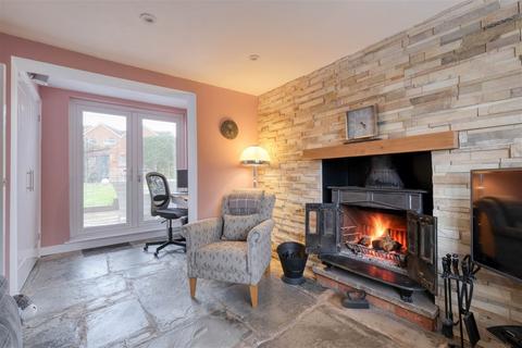 2 Chestnut Road, Astwood Bank, Redditch, B96 6AF