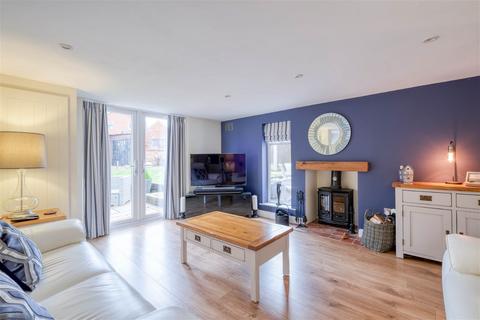 2 Chestnut Road, Astwood Bank, Redditch, B96 6AF