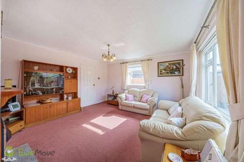 2 Longfields, Oakley, Basingstoke, RG23 7BN