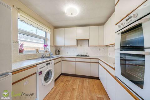2 Longfields, Oakley, Basingstoke, RG23 7BN