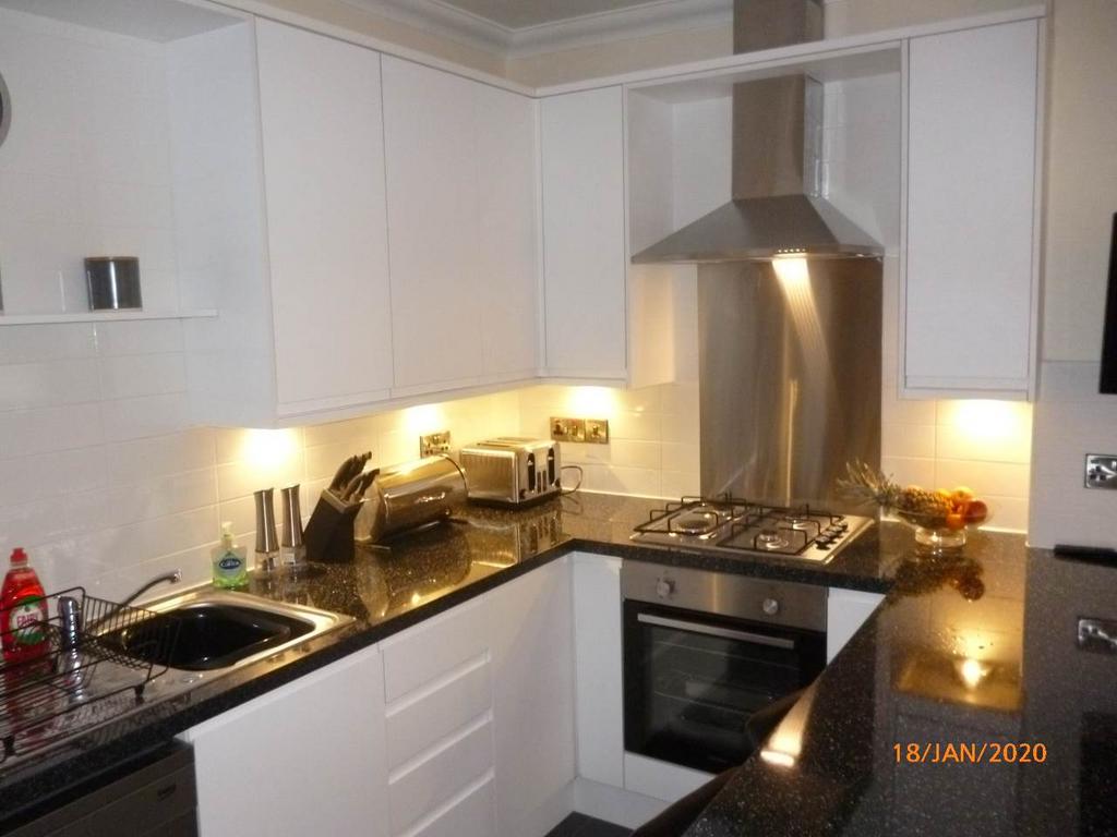 Belgrave Crescent Lane, Edinburgh, 2 bed flat £1,350 pcm (£312 pw)