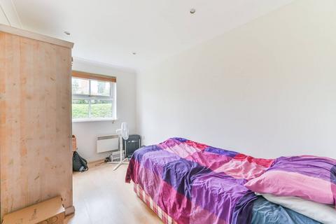 2 bedroom terraced house to rent, Sycamore Close, South Croydon, CR2