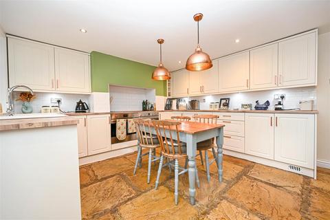 4 bedroom townhouse for sale, Rufford Avenue, Yeadon, Leeds, West Yorkshire