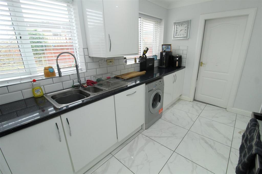 Kitchen1.JPG