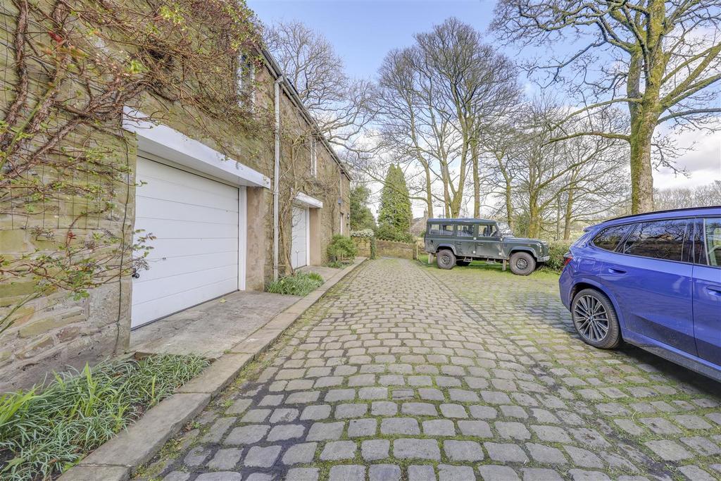 Driveway &amp; Garage Parking