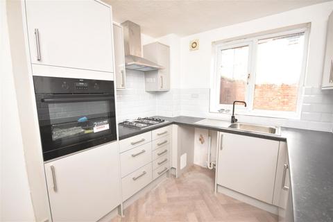 2 bedroom terraced house to rent, Elm Bank Road, New Ferry