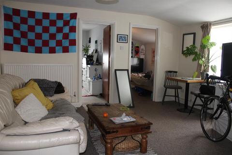 2 bedroom flat to rent, Gloucester Rd