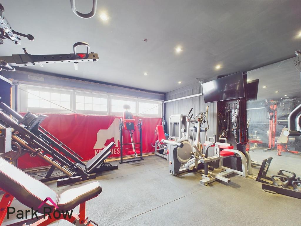 Gym/garage