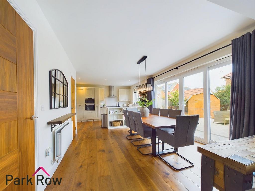 Kitchen/dining/living room