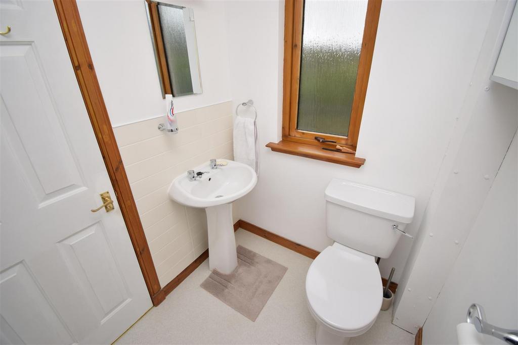 En suite shower room (2).jpg