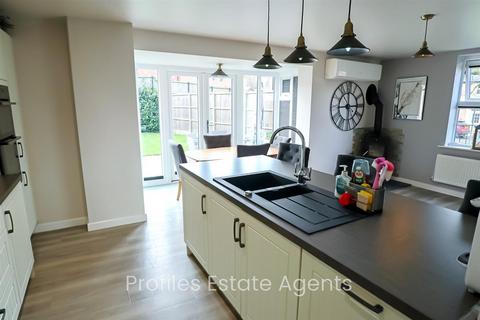 1 Tamarisk Close, Burbage, Hinckley, LE10 3JN