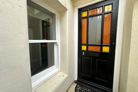 1 bedroom apartment to rent, Marine Crescent, Folkestone, CT20