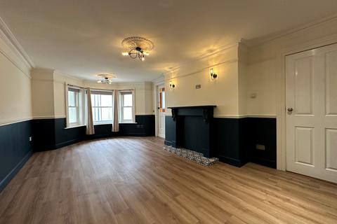 1 bedroom apartment to rent, Marine Crescent, Folkestone, CT20
