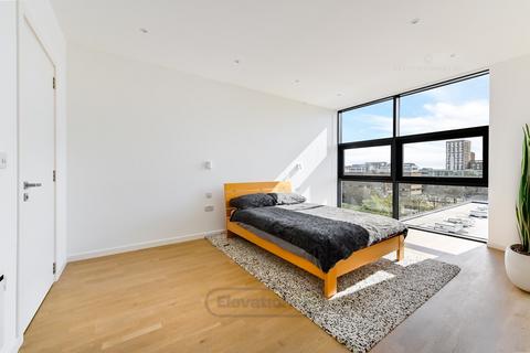 2 bedroom penthouse for sale, Silbury Boulevard, Milton Keynes, MK9