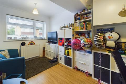 128 Barnmead, Haywards Heath, RH16 1XA