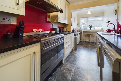 128 Barnmead, Haywards Heath, RH16 1XA