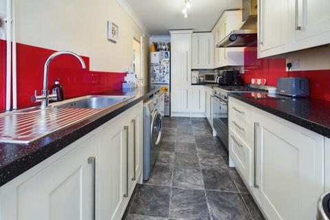 128 Barnmead, Haywards Heath, RH16 1XA