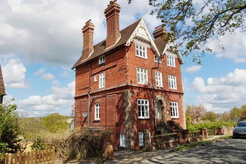 2 bedroom ground floor flat for sale, Salisbury House High Street, Hartfield TN7