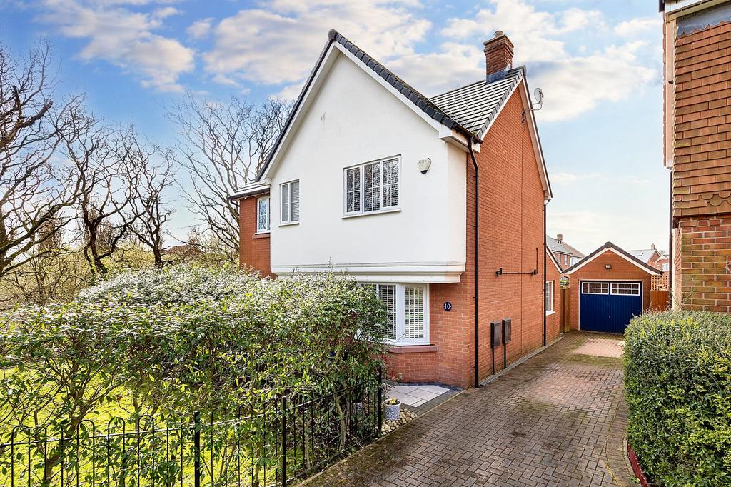 Connaught Crescent, Widnes WA8 4 bed detached house for sale £360,000