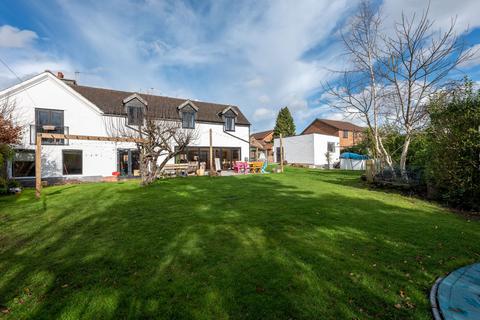 6 bedroom detached house for sale, Willow Lane, Gedling, Nottingham, Nottinghamshire, NG4 4BJ