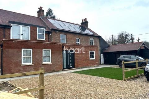 5 bedroom detached house to rent, London Road